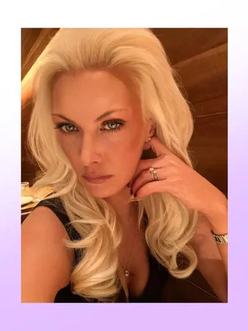 Arabella-Rose webcam model from United Kingdom