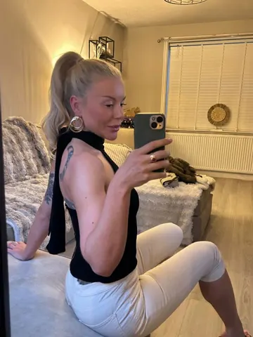 Ruby_Mayfair webcam model from United Kingdom
