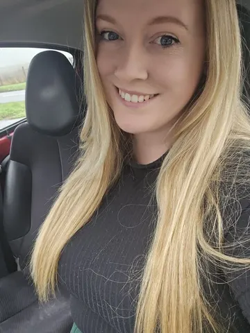 JulieBliss webcam model from Wolverhampton, Wednesfield