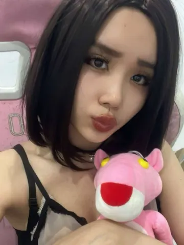 Minbaeky webcam model from Viet Nam