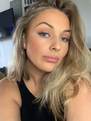 LexyHendrix webcam model from United Kingdom