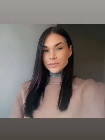 RoseSecret webcam model from United Kingdom