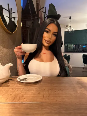SiennaMiles webcam model from Romania