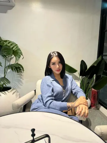Wild_Scarlet webcam model from Philippines