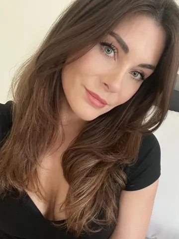 Boredhousewifey webcam model from United Kingdom