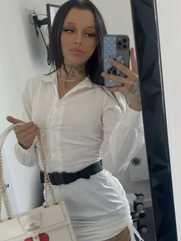 baddiebblxo webcam model from United Kingdom