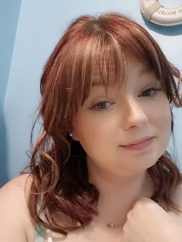 Foxy_Skyla2 webcam model from United Kingdom