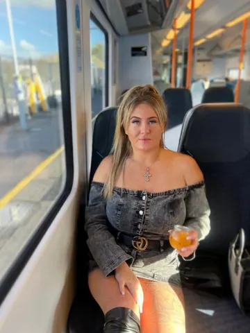 Vixen_Velvet webcam model from United Kingdom