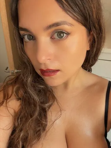 WheelGoddess webcam model from United Kingdom