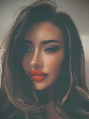 Luna Belle live cam