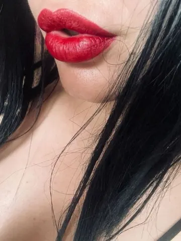 NaylaNoir webcam model from Romania