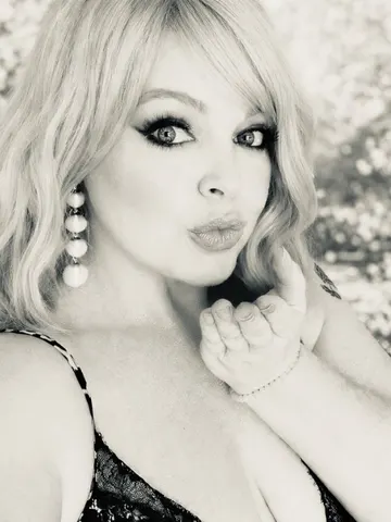 LottieLowe webcam model from United Kingdom