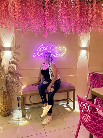 ElizabethMiler webcam model from Colombia