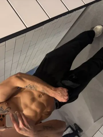 Oikak webcam model from United Kingdom
