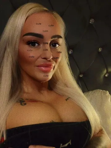 Ms Cherry webcam model from United Kingdom