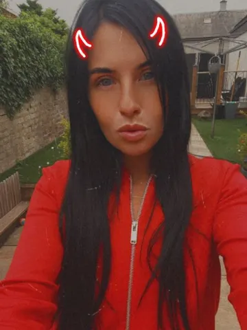 Haitch202 webcam model from United Kingdom