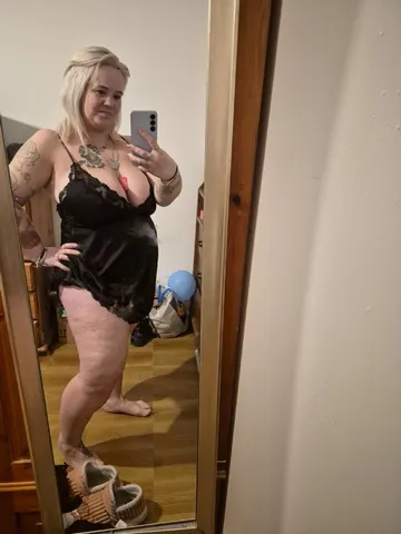 Bigbustedcurvylady webcam model from United Kingdom