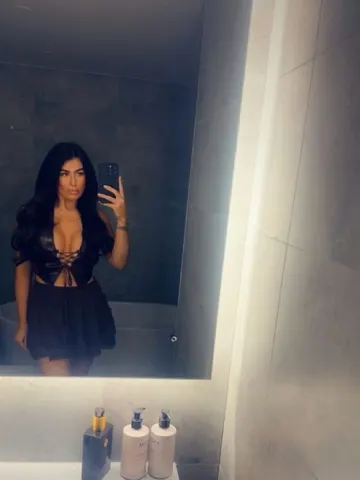 LILLY-B webcam model from United Kingdom