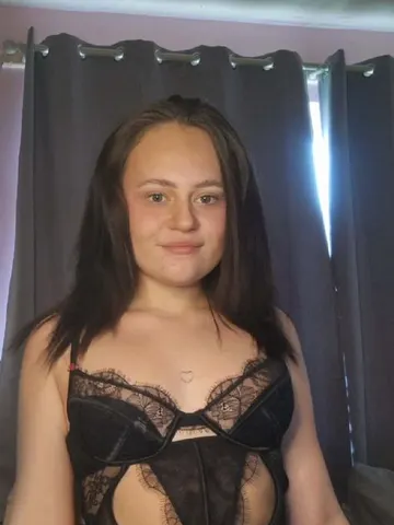 RaRa-Risque webcam model from United Kingdom