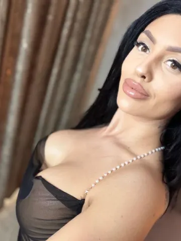 serene-myla webcam model from Romania