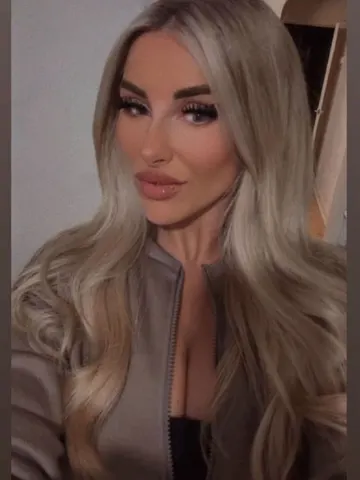 Savannah-x-x webcam model from United Kingdom