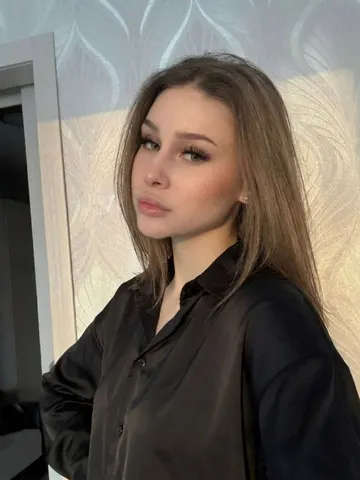 AdrienSchrull webcam model from Latvia