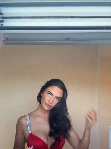 MissSexxiLexi webcam model from United Kingdom