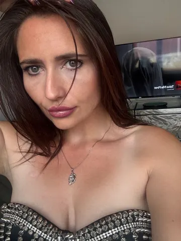 LottieBloom webcam model from United Kingdom