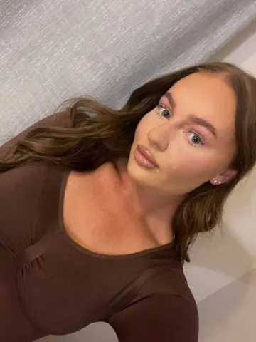 ZaraTemptation webcam model from United Kingdom