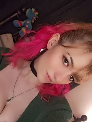 EllieeRose webcam model from Yorkshire