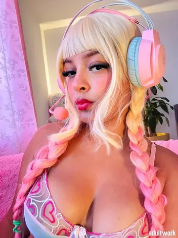 AlishaValmont webcam model from Colombia