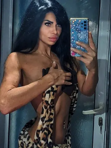 SelennaDream webcam model from Romania