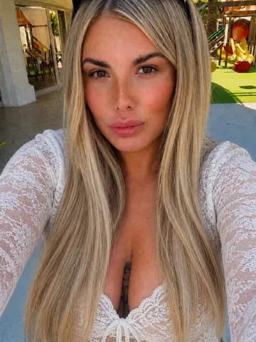Naughtyleahx webcam model from Manchester