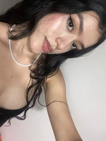CandyGlow webcam model from Colombia