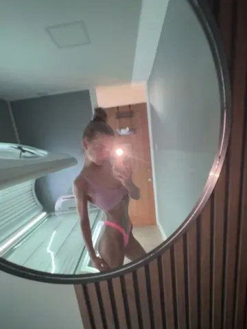 Ella Rose x webcam model from United Kingdom
