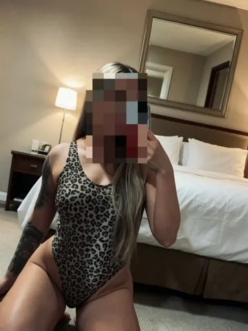 Della-X-x webcam model from United Kingdom