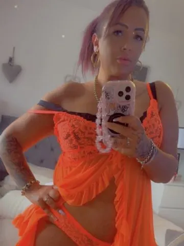 KurvyKay webcam model from United Kingdom