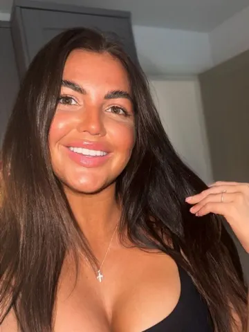 HoneyBrooke webcam model from United Kingdom