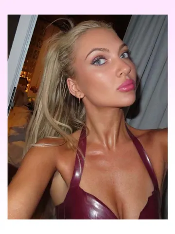 AthleticAngel webcam model from United Kingdom