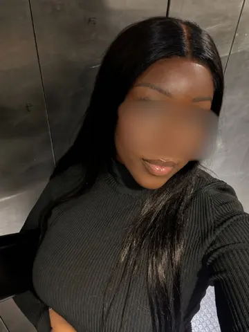 Natalie Amour webcam model from United Kingdom