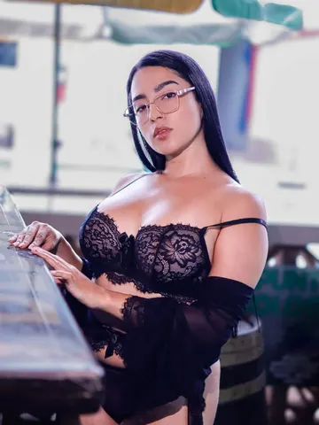 NinaBlush webcam model from Colombia