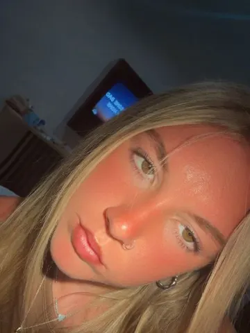 TheSummerSpark webcam model from United Kingdom