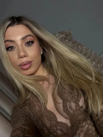 Kaylabennn webcam model from Romania