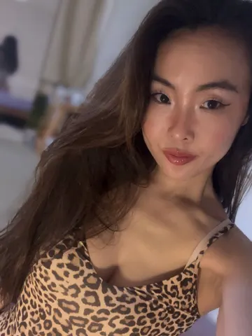 AlinaBerry webcam model from Japan