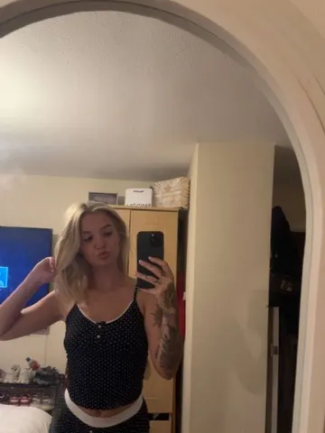 InkedGoldieXO webcam model from United Kingdom