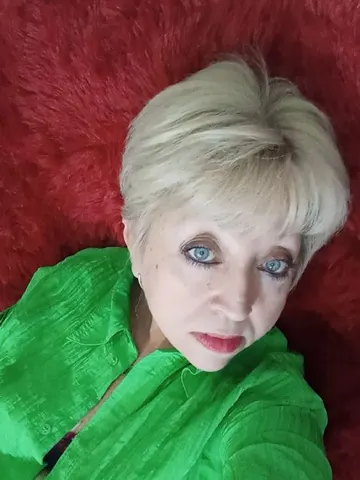 JolieMoly webcam model from Ukraine