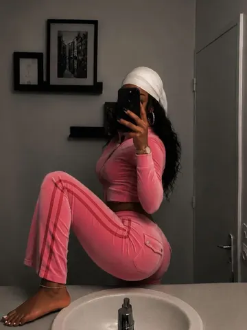 LuxebarbieX webcam model from Kenya