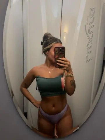 Lola29x webcam model from United Kingdom