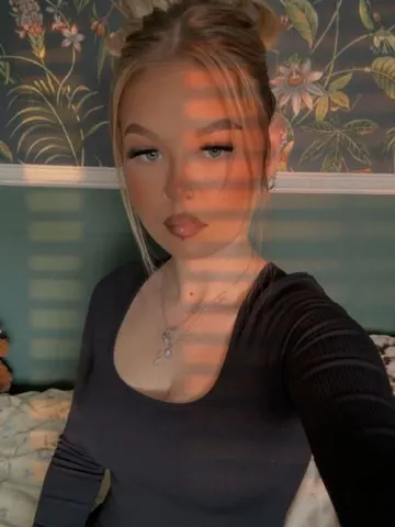 TheNovaSin webcam model from United Kingdom