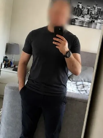 Scott-27 webcam model from United Kingdom